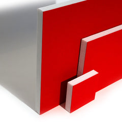 Darstellung verschieden großer, quadratischer PET Schallabsorber. Kaschiert in rot.