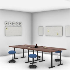 3D Ansicht eines Büros in dem schallabsorbierende Pinnwände in verschiedenen Größen an der Wand hängen.