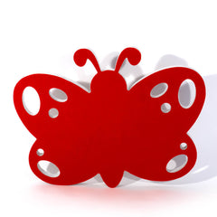 Schallabsorber aus PET Vlies, rot kaschiert, in Form eines Schmetterlings.