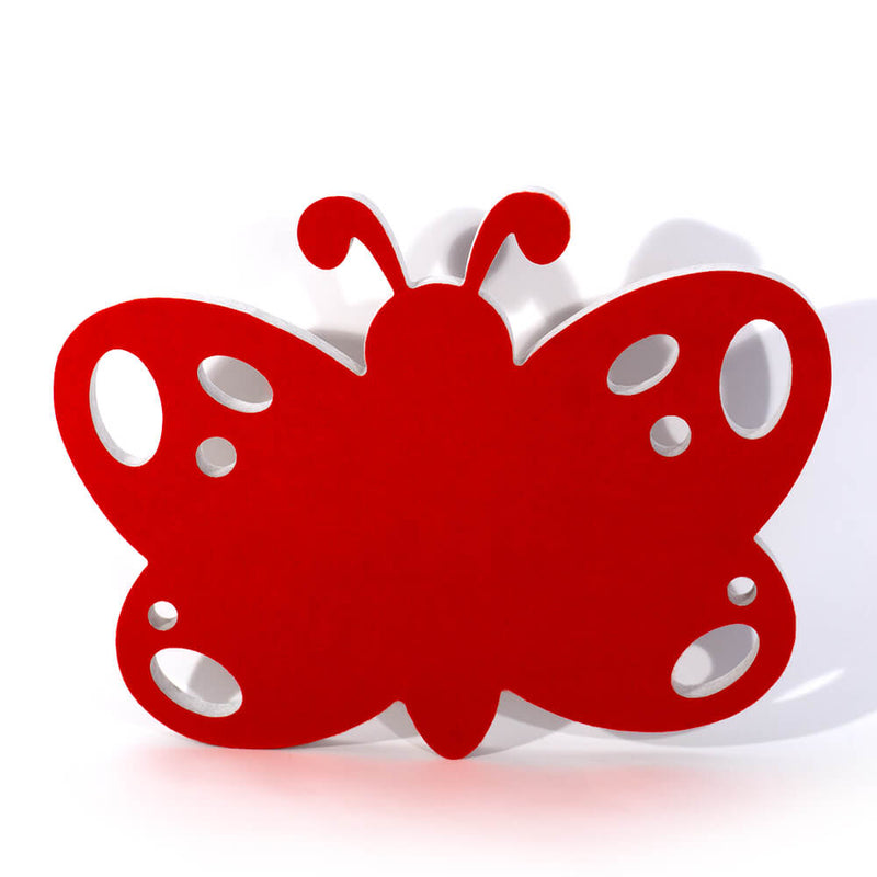 Schallabsorber aus PET Vlies, rot kaschiert, in Form eines Schmetterlings.