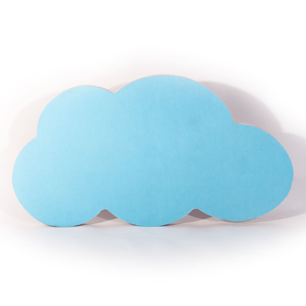 Schallabsorber aus PET Vlies, hellblau kaschiert, in Form einer Wolke.